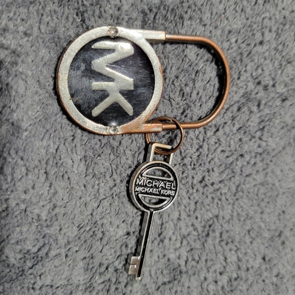 Vintage M.Kors Key & Lock ZipperPull - Picture 5 of 5